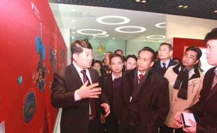 泰國農(nóng)業(yè)部副部長(zhǎng)Supachai Phosu一行到軟控參觀交流